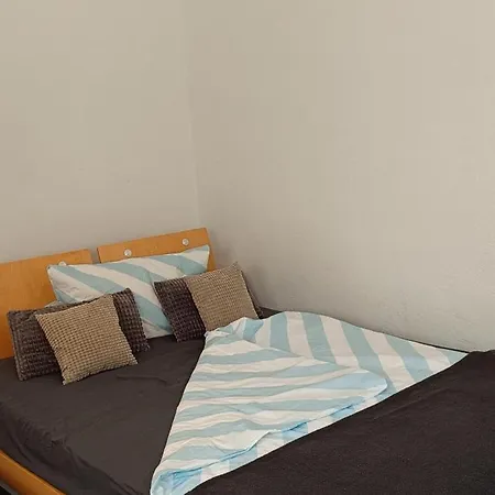 Einzimmerwohnung Mit Doppelbett *